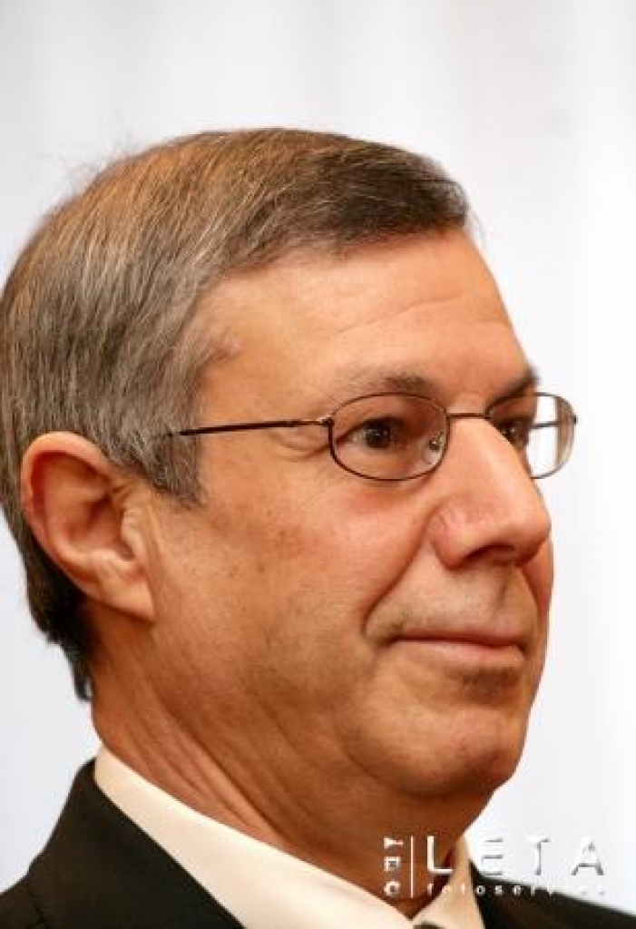 Alžīrijas ārkārtējais un pilnvarotais vēstnieks Latvijā Abdelaziza Laiuels akreditācijas vizītes laikā pie Valsts prezidenta Rīgas pilī.
Autors: LETA