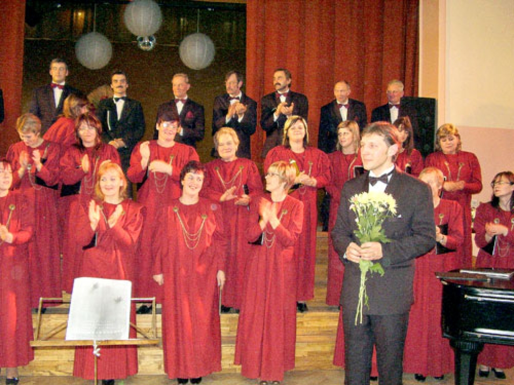 Vecumnieku pagasta jauktais koris Maldugunis 24. novembrī Vecumnieku kultūras namā atskaņoja Artura Maskata mūziku programmā Novembris. Vācietis. Klavierkoncerts.
Autors: Inga Muižniece