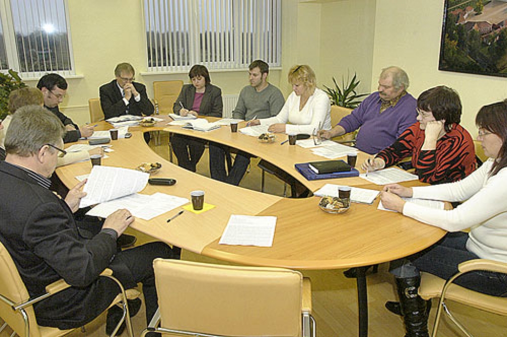 Rundāles pagasta padomes sēde. Priekšplānā deputāta A. Indrikova tukšā vieta.
Autors: Ivars Bogdanovs