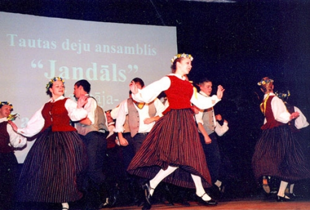 Tautas deju ansamblis «Jandāls» (foto – Laimonis Šulcs).
Autors: Bauskas Dzīve