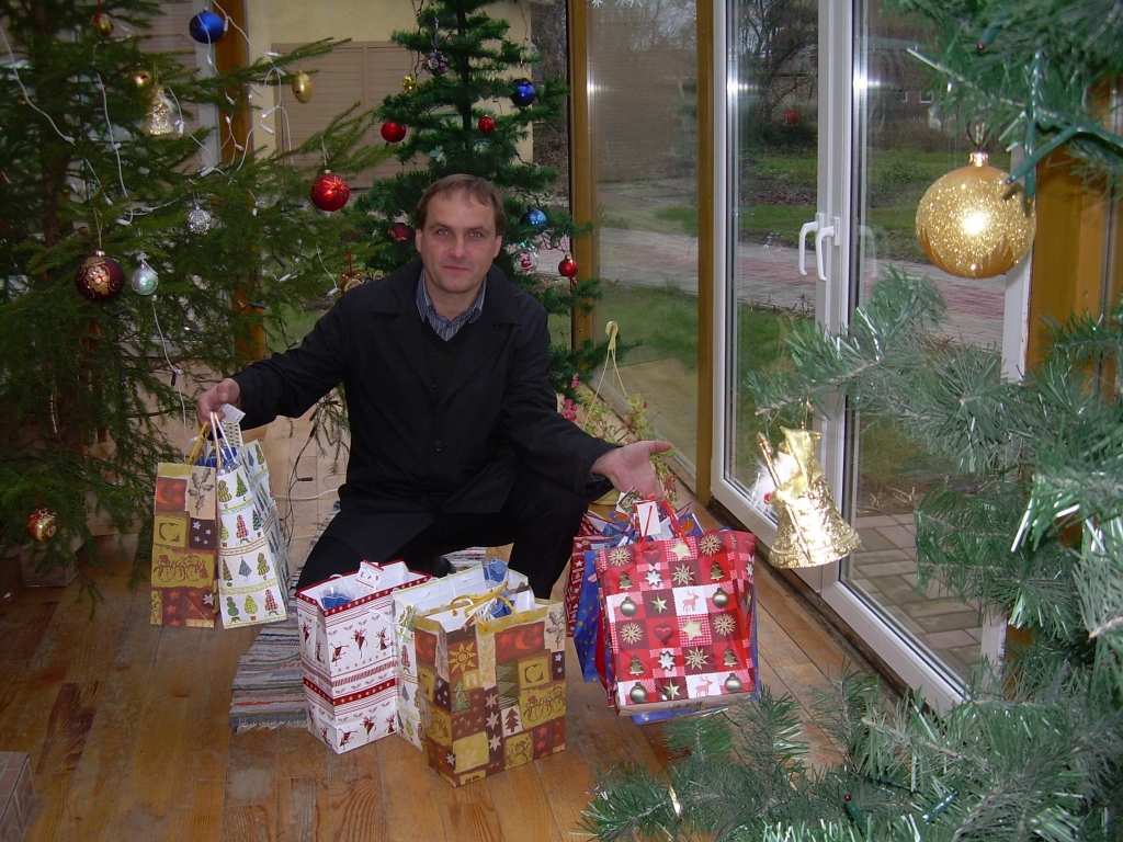 Iecavā ģimeņu sveicēju lokā bija arī Iecavas novada deputāts Arnis Grundmanis.
Autors: No albuma.