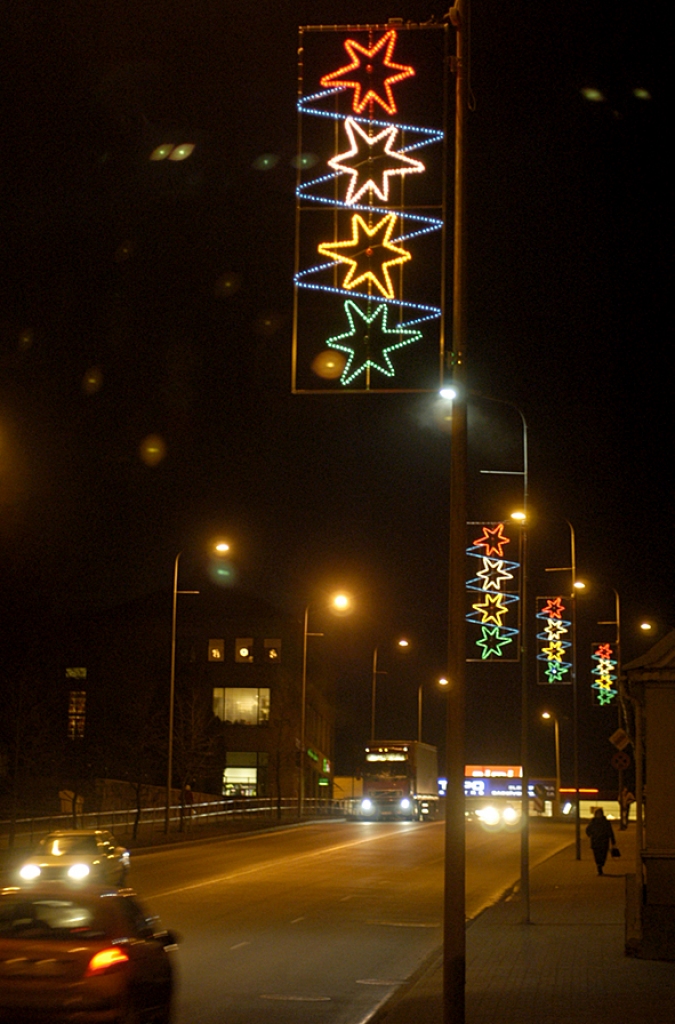 Tuvojoties Ziemassvētkiem, Bauskā parādījušies vēl jauni, krāsaini dekoratīvie elementi. 
Autors: Ivars Bogdanovs