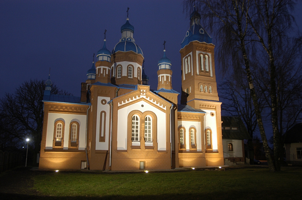 Tumšajā diennakts laikā kā skaista Bauskas rota izceļas izgaismotā pilsētas pareizticīgo baznīca.
Autors: Ivars Bogdanovs