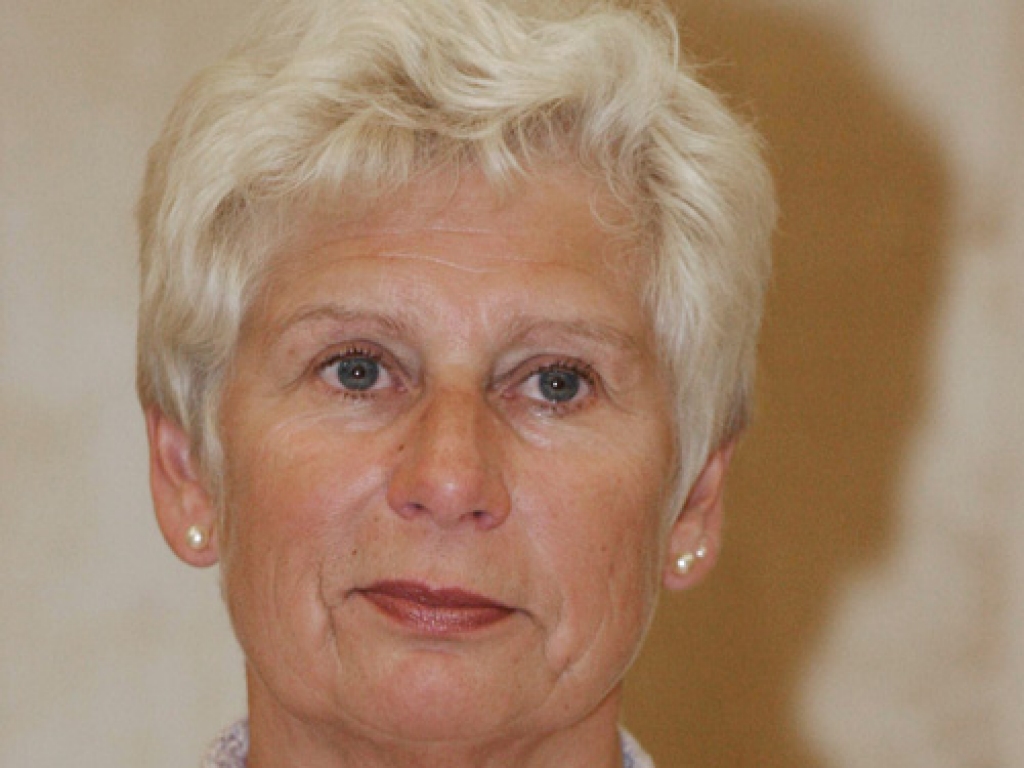 Dienesta pārbaudes komisija konstatējusi pārkāpumus Valsts kancelejas direktores Guntas Veismanes darbībā, kancelejas darbiniekiem gada nogalē piešķirot dāvanu kartes 120 latu vērtībā un rīkojot Valsts proklamēšanas 89.gadadienas pasākumu. 
Autors: AFI