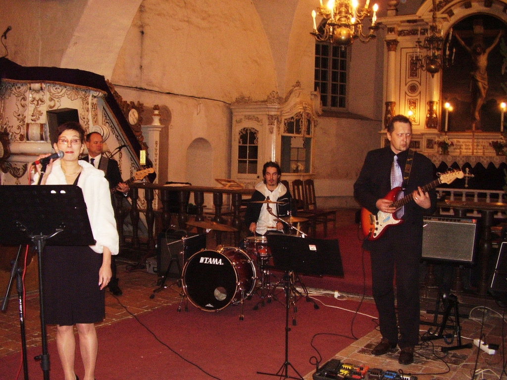 Soliste Lita Salmiņa kopā ar mūziķiem pārliecinājās, cik lieliski skan mūzika ev. Lut. Bauskas Svētā Gara baznīcā. 
Autors: Inga Muižniece