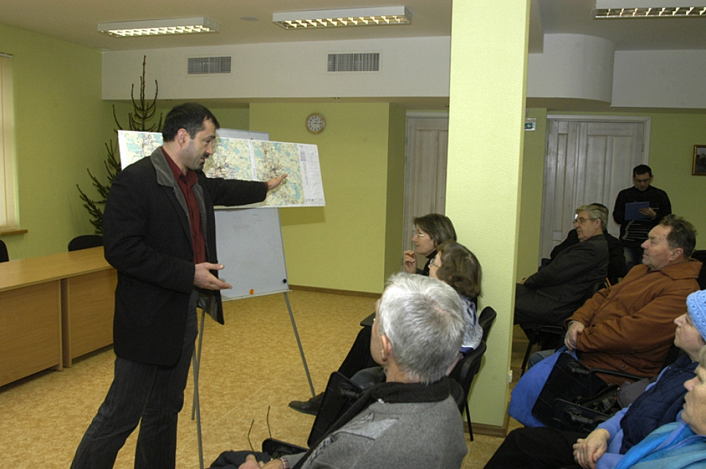 Baušķeniekus uzrunāja SIA «Eirokonsultants» valdes priekšsēdētāja vietnieks, ietekmes uz vidi novērtējuma vadītājs Valdis Felsbergs.
Autors: Ivars Bogdanovs