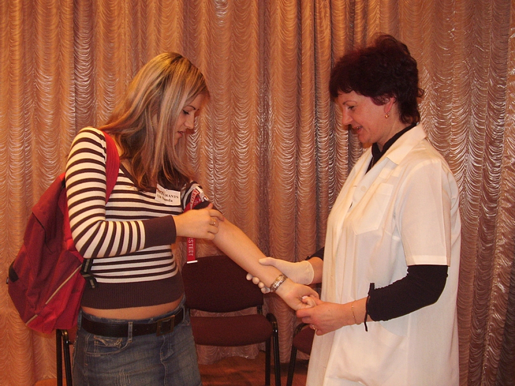 Bauskas 1. vidusskolas audzēkne Sanda Keiša asinis nodeva pirmoreiz.
Autors: Inga Muižniece