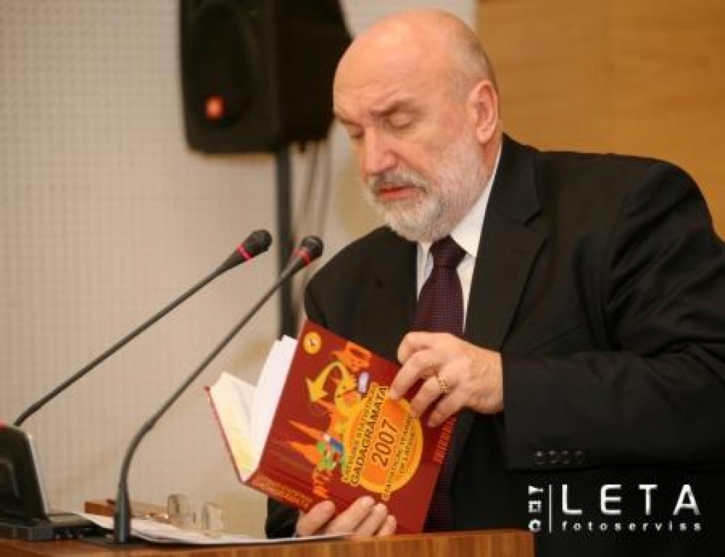 30.01.2008. Ministru prezidents Ivars Godmanis saka uzrunu Latvijas Pašvaldību savienības domes sēdē Rīgas domes sēžu zālē.
Autors: LETA