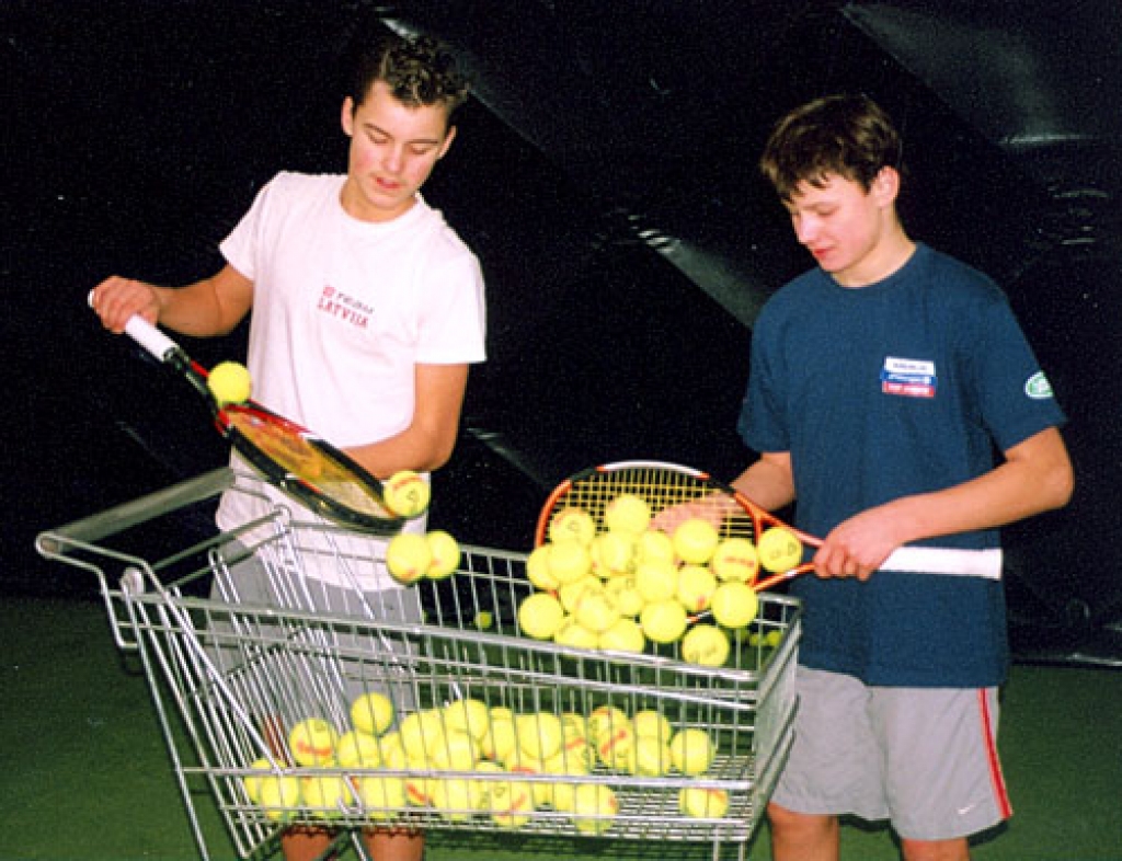 Mārtiņš un Jānis Podžus šajā nedēļā Francijas pilsētā Tarbē sacenšas ar pasaules spēcīgākajiem līdzaudžiem. 
Autors: No albuma.