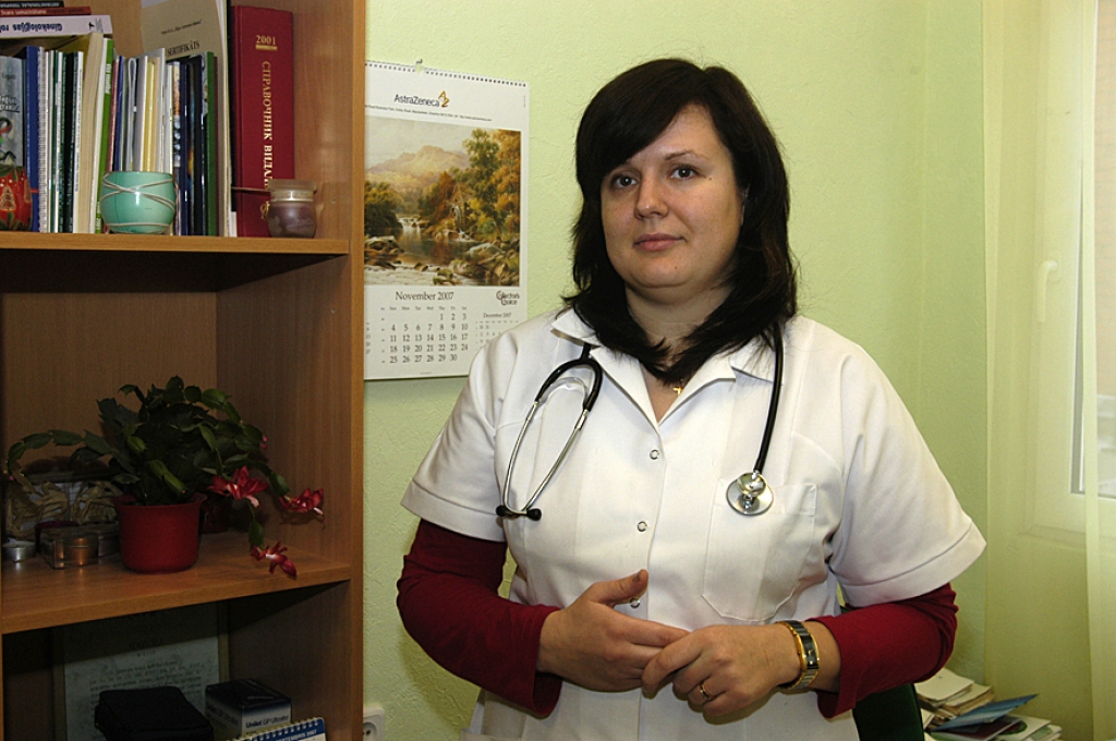 Iecavas veselības un sociālās aprūpes centra jauno ģimenes ārsti rezidenti Lāsmu Četvergu darbā uz pilnu slodzi aicināja Rīgas medicīnas sabiedrība «ARS». Jaunā mediķe teic, ka novada Domes atbalsts motivē strādāt Iecavā. Šāda sadarbības sistēma strādājot arī citur, piemēram, viņas dzimtajā Liepājā. 
Autors: No arhīva