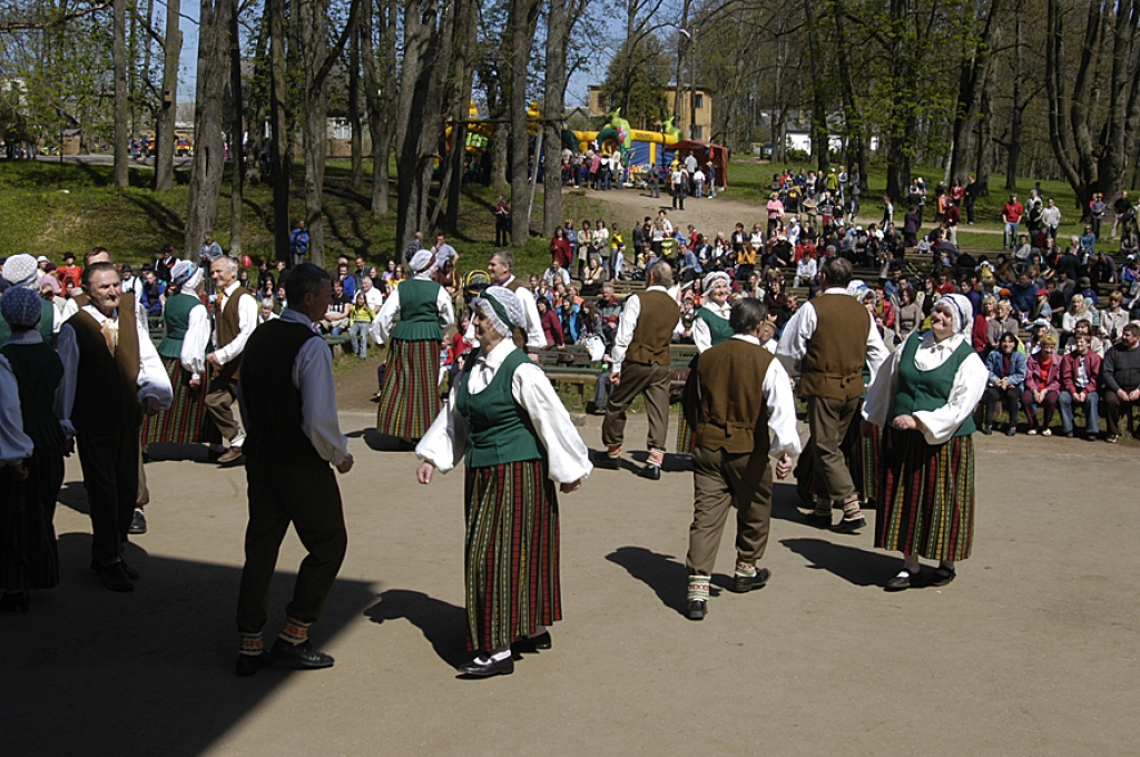 Vasarassvētku pasākums Iecavas novada brīvdabas ēstrādē.
Autors: No arhīva.