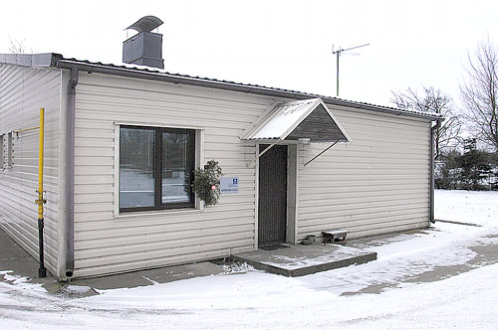 Bauskas meteostacijas ēkā ir tikai aparatūra, cilvēki tur vairs nestrādā. 
Autors: Ivars Bogdanovs.