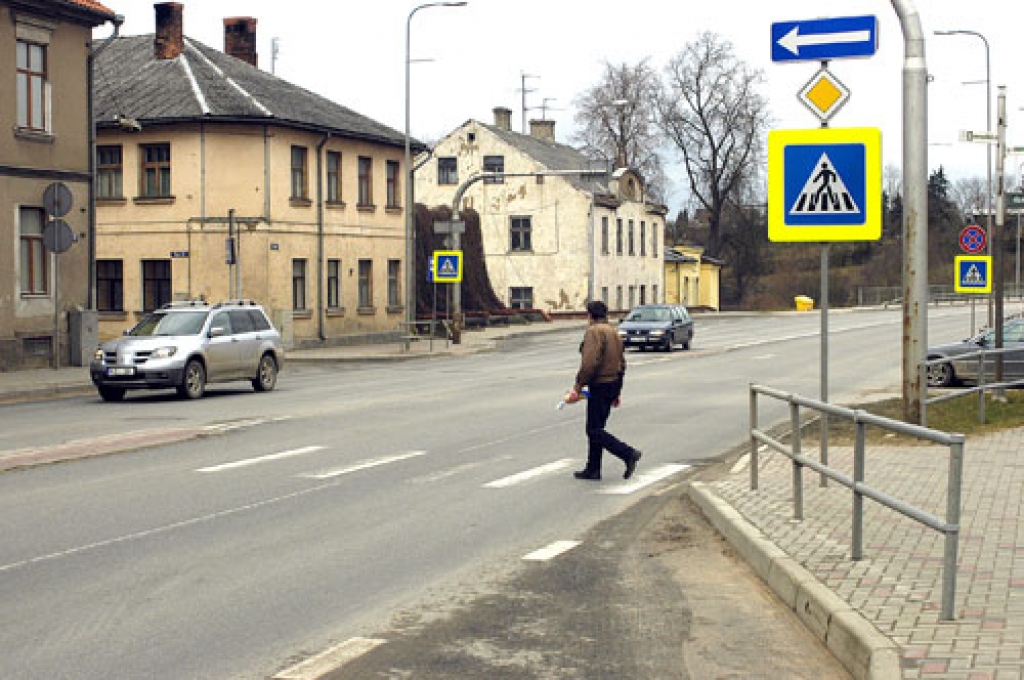 Pilnīgi iespējams, ka pavisam drīz Kalna ielu gājēji varēs šķērsot pa pāreju pretim muzejam. Savukārt pāreja pie Rīgas ielas tiks likvidēta.
Autors: Ivars Bogdanovs