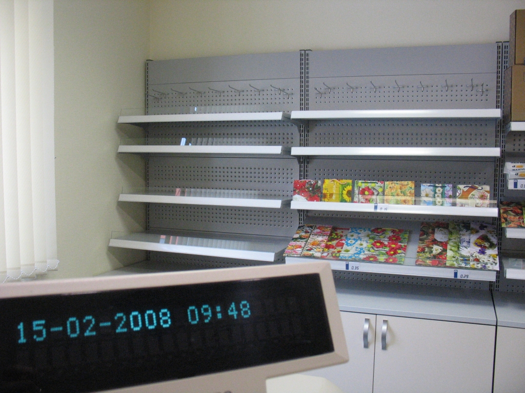 Tukšie plaukti pasta centrā 