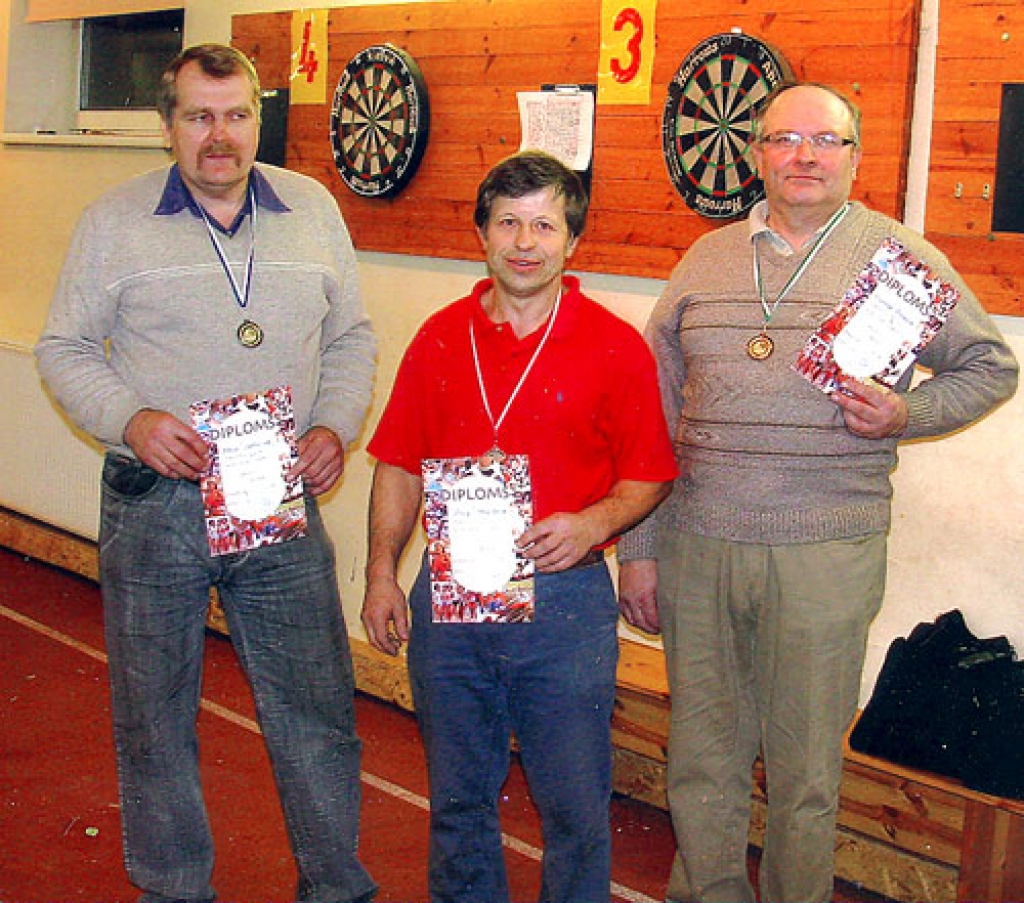 Bauskas rajona 2008. gada novusa čempionāta pirmās vietas sadalīja  Vilnis Pelcers (no kreisās), Aldis Pavilons un Ringolds Kaross. 
Autors: no albuma