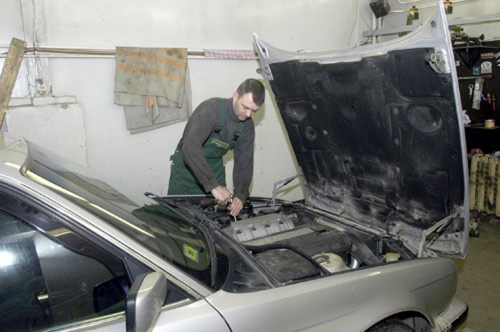 Autoservisā «Palīgs tavam auto» Ēriks Leitis strādā kopš tā atklāšanas. Ar darbavietas izvēli ir apmierināts un to mainīt negrasās.
Autors: Ivars Bogdanovs