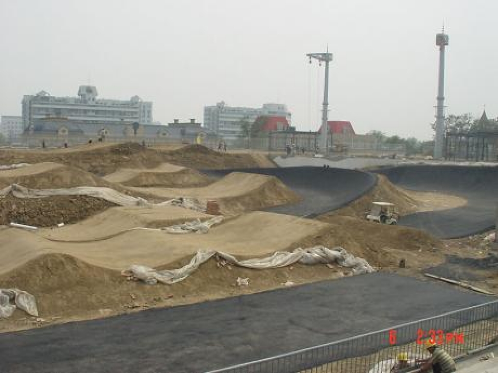 Ķīna gatavojas Olimpiādei. BMX Olimpiskā trase Pekinā.
Autors: www.bmxrace.lv