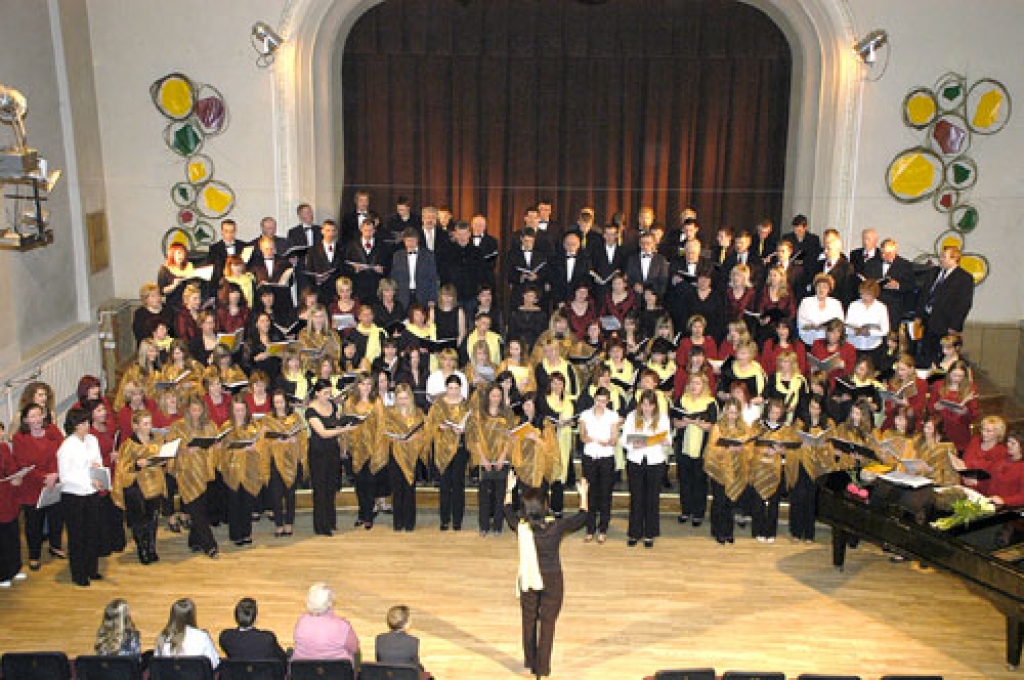 Koncerta noslēgumā 14. martā uz Tautas nama skatuves pulcējās visi dziedātāji.
Autors: Ivars Bogdanovs