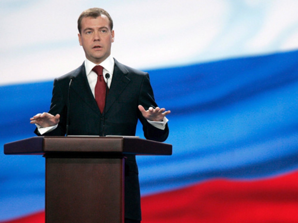 Krievijas prezidenta vēlēšanās par Vladimira Putina izraudzīto pēcteci Dmitriju Medvedevu balsojuši 70,21% vēlētāju, pirmdien paziņoja Centrālā vēlēšanu komisija, pamatojoties uz rezultātiem, kas iegūti pēc 98,54% nodoto balsu saskaitīšanas. 
Autors: AFI/EPA