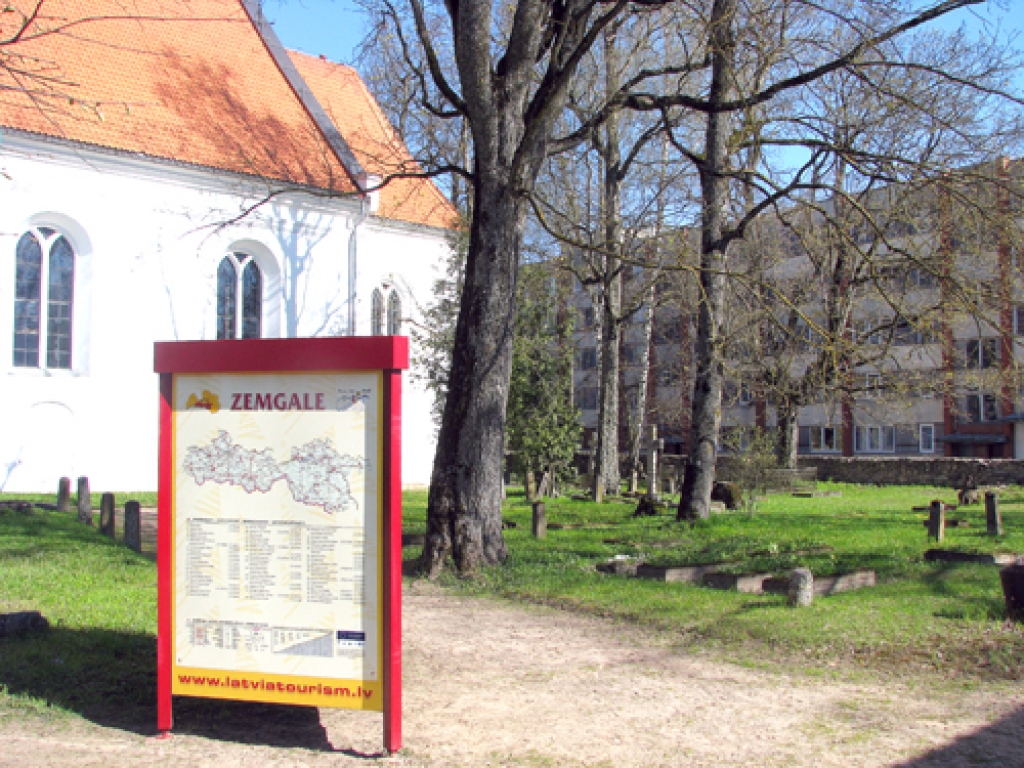 Luterāņu baznīcas kapi Iecavā ir arī kultūrvēstures objekts.
Autors: Juris Iļņickis