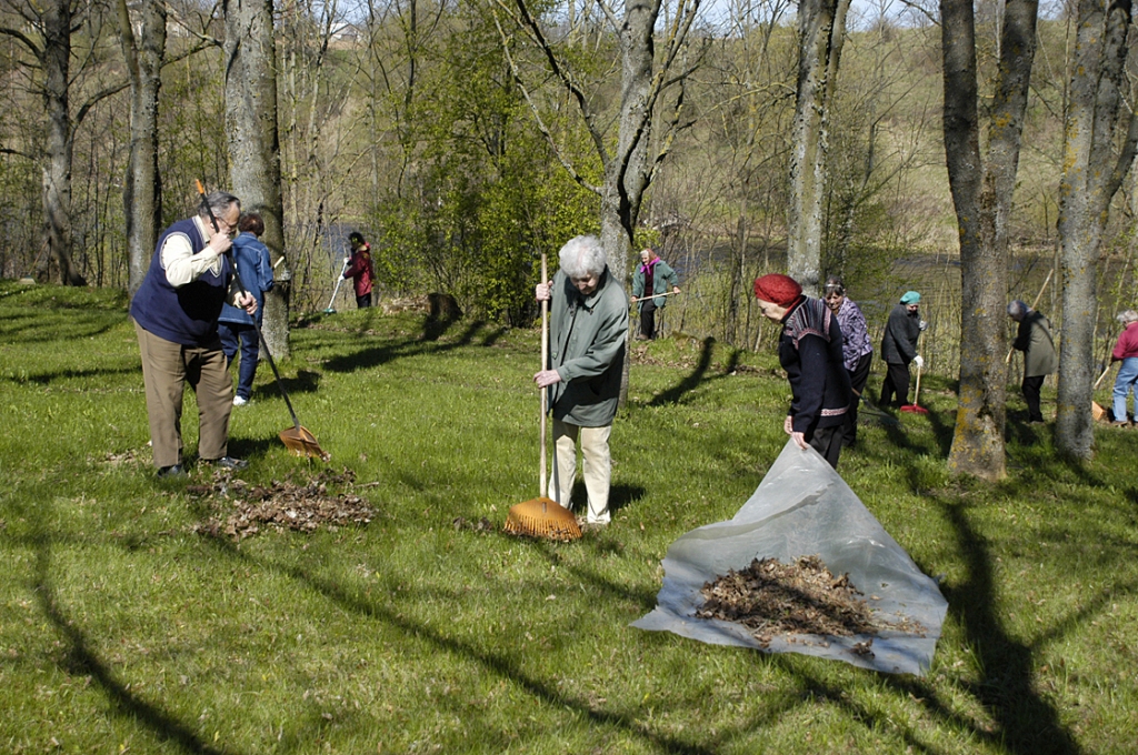 25. aprīļa rītā Bauskas pilskalna parkā pulcējās pilsētas pensionāru padomes biedri. Laiks sanākušos lutināja, un pavasara talka tika novērtēta kā ļoti labi izdevusies.
Autors: Ivars Bogdanovs