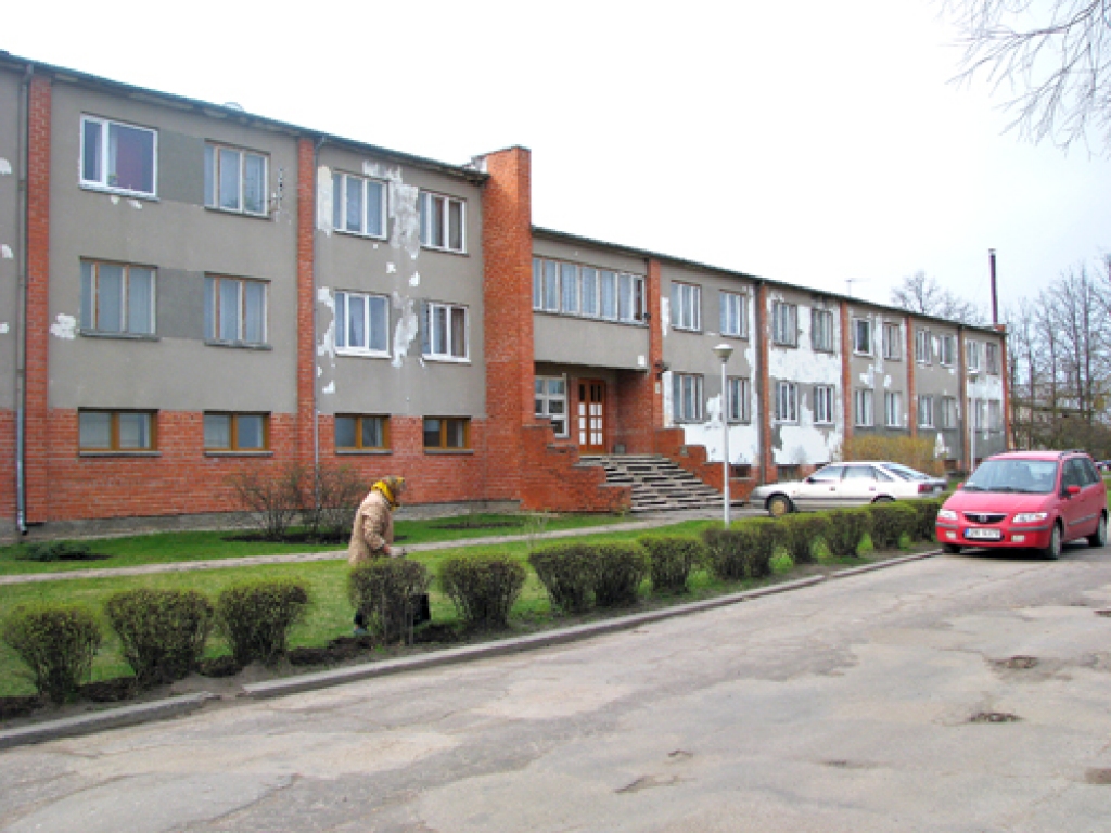 Stacijas ielas 5. nama fasādes problēmas pamazām sāk apdraudēt iedzīvotājus, jo atsevišķi fragmenti var arī nobrukt. Jo ātrāk notiks remonts, jo drošāk būs mājas iemītniekiem.
Autors: Juris Iļņickis