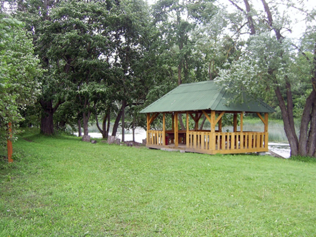 Laivu piestātne «Gobas» Skaistkalnes pagastā, kur šovasar Latvijas un Lietuvas policisti tiksies draudzības nometnē.
Autors: Raimonda Ribikauska