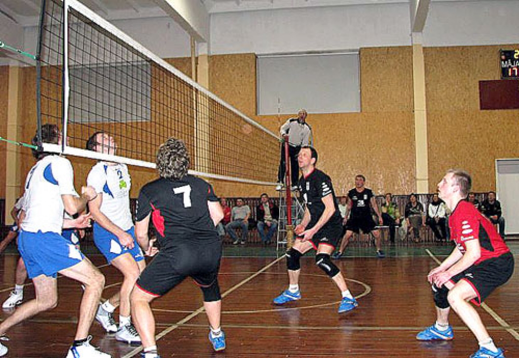 Volejbola kluba «Vecumnieki» vīriešu komandai vajadzīgas vēl divas uzvaras, lai iegūtu Nacionālās līgas čempionāta bronzas godalgas.
Autors: Juris Iļņickis