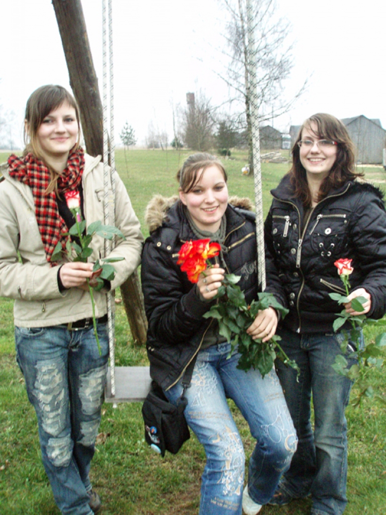 Biedrības «Stelpīte» aktīvistes Signe Strūberga (no kreisās), Elīna Šņoriņa un Inga Polika.
Autors: no albuma