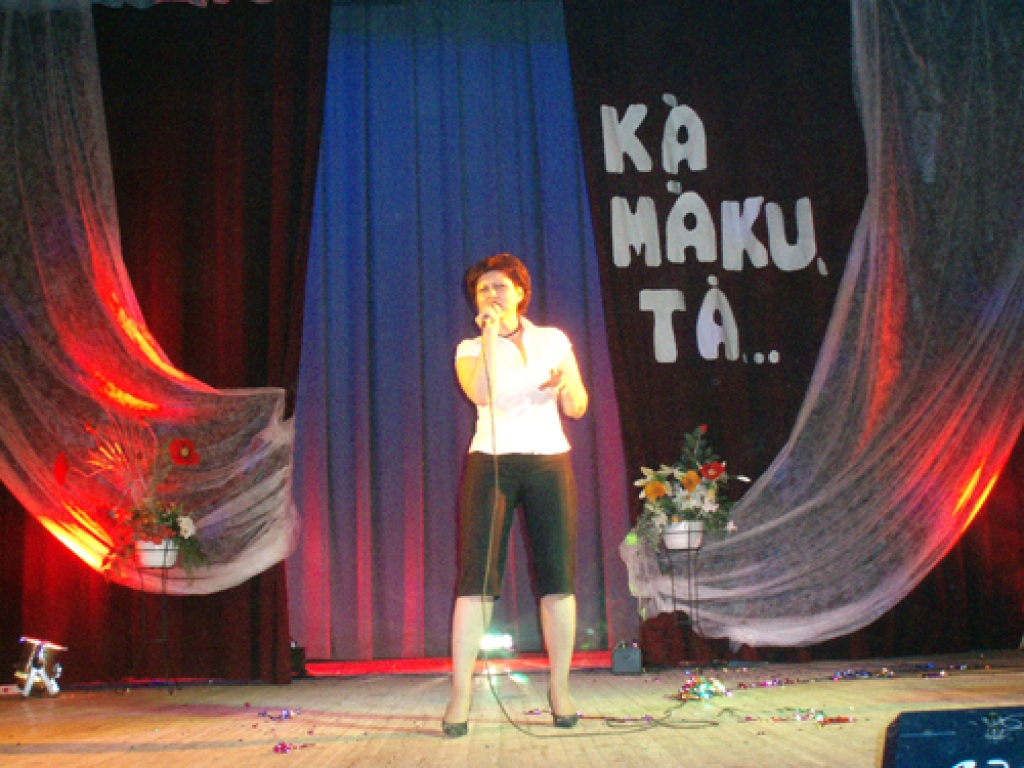 Konkursa uzvarētāja Skaidrīte Šimkevica izpilda «Dālderu» dziesmu «Dzelteni aizkari».
Autors: Aiga Baltalksne