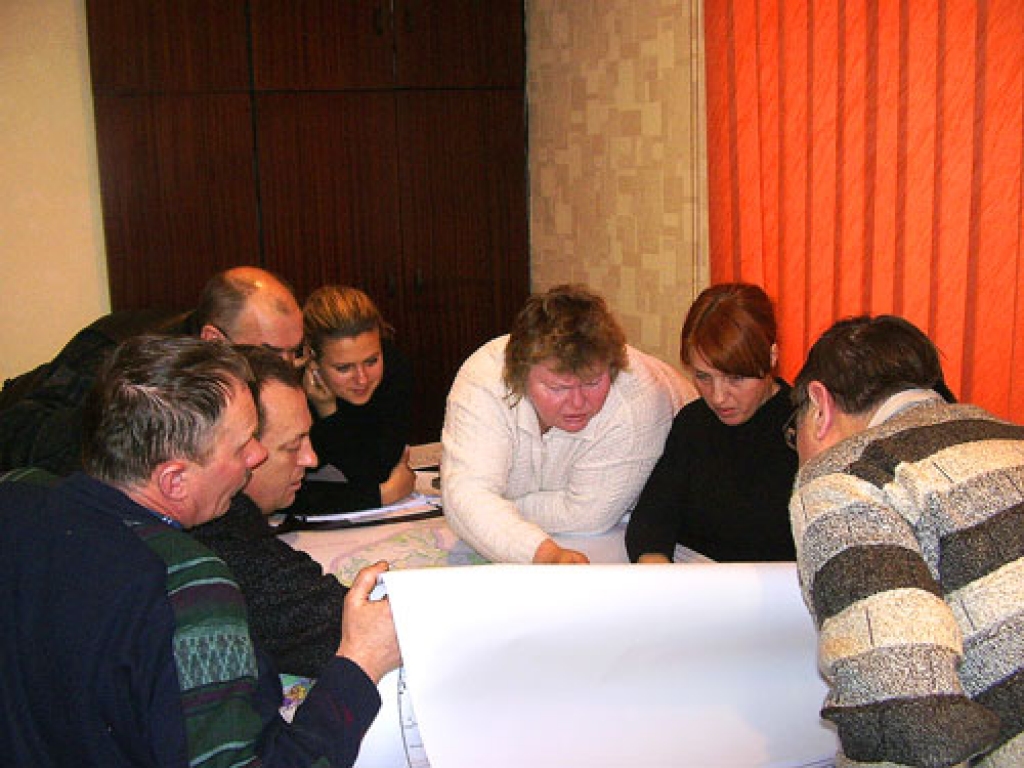 Stelpes pašvaldības deputāti diskutē par pagasta teritorijas plānojumu un tā akceptēšanu.
Autors: no «Bauskas Dzīves» arhīva