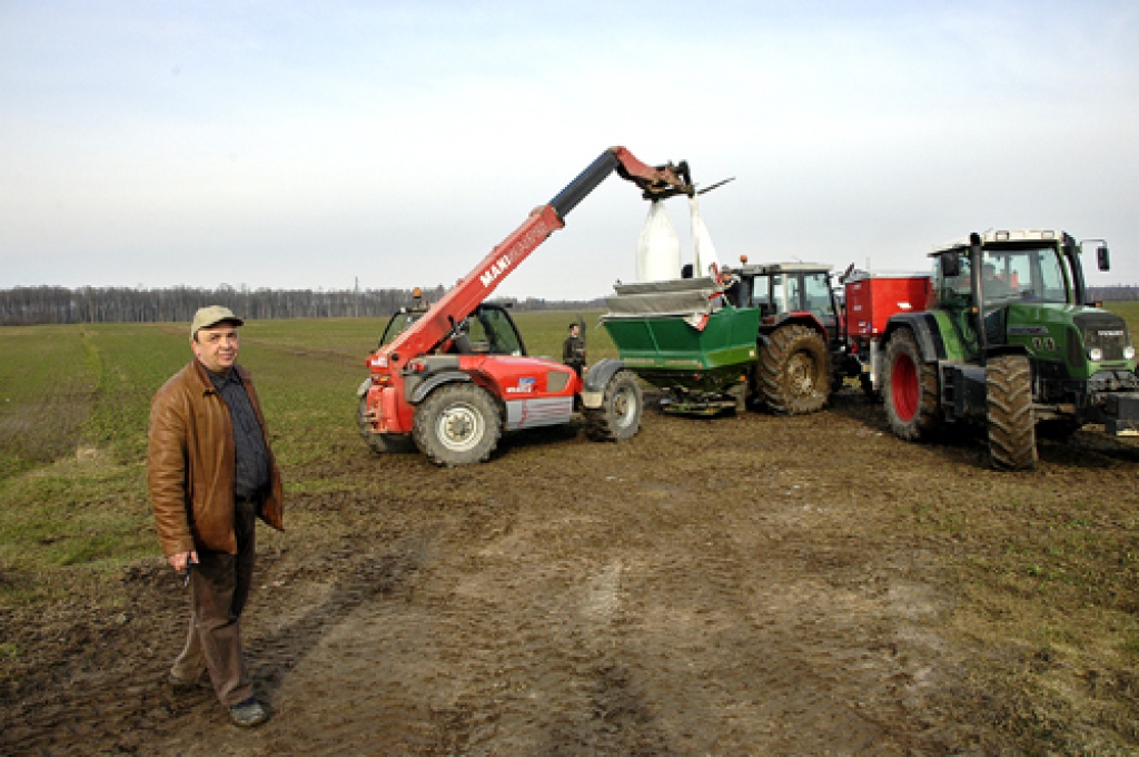 Andris Grantiņš pārliecinājies, ka ar modernu tehniku visi lauku darbi sokas raitāk, tādēļ visām lauksaimniecības mašīnām ir iekārtotas telpas glabāšanai, lai nodrošinātu to ilgāku kalpošanas laiku. 
Autors: Ivars Bogdanovs