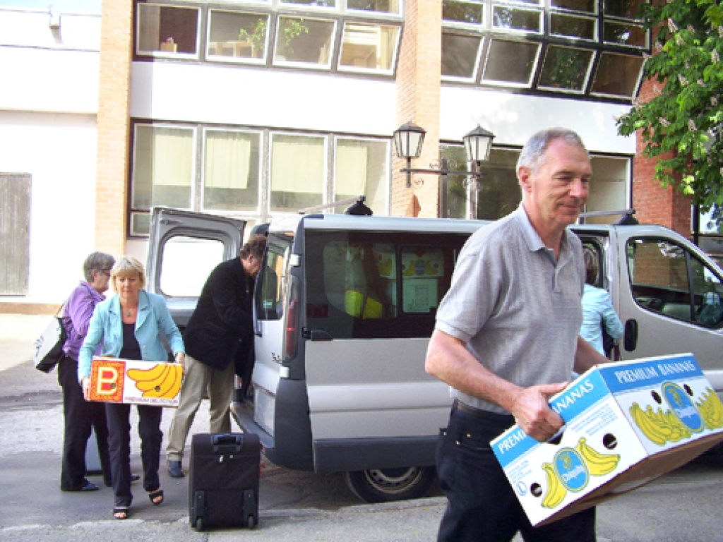 Sarkanā Krusta organizācijas Hedemoras komitejas pārstāvji Bauskā bijuši 2006. un 2007. gadā, atvedot dažāda veida palīdzību. 
Autors: Inga Muižniece