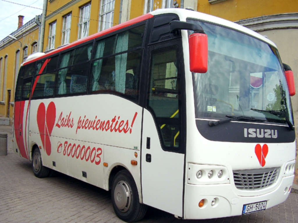 Pie Bauskas tautas nama 27. maija rītā piestāja Valsts asinsdonoru centra autobuss ar izbraukuma brigādes mediķiem.
Autors: Inga Muižniece