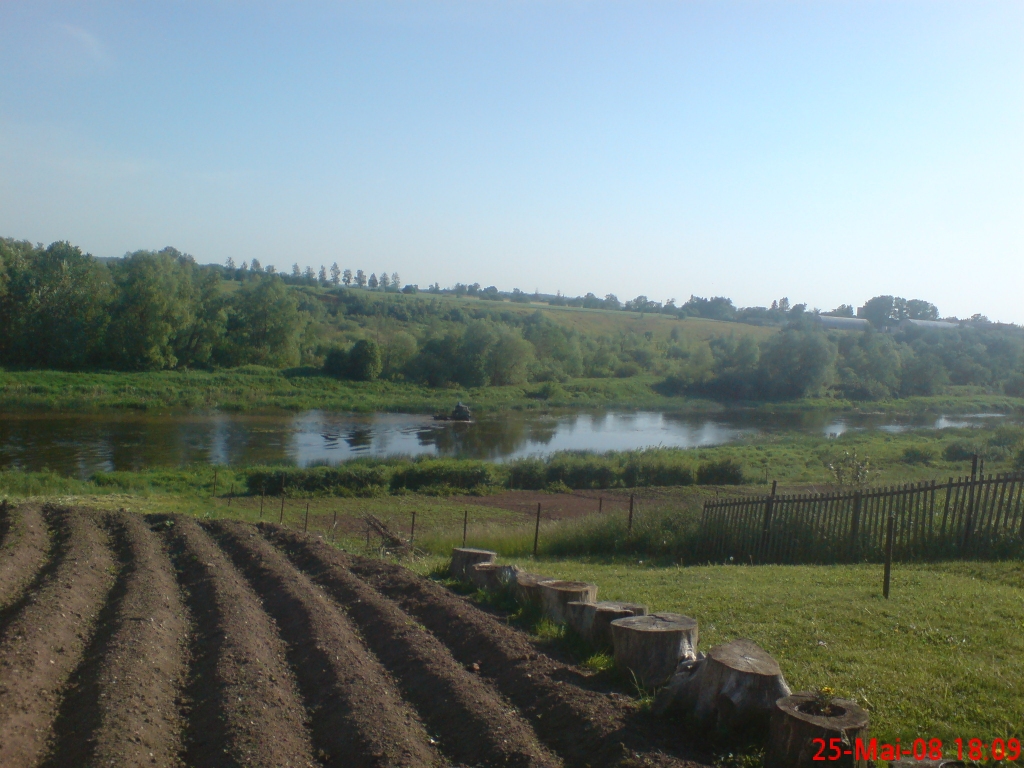 Kāds «Bauskas Dzīves» lasītājs ar savu mobilo telefonu fiksējis brīdi, kad pa Mūsu traucas kravas automobilis. 
Autors: No albuma.