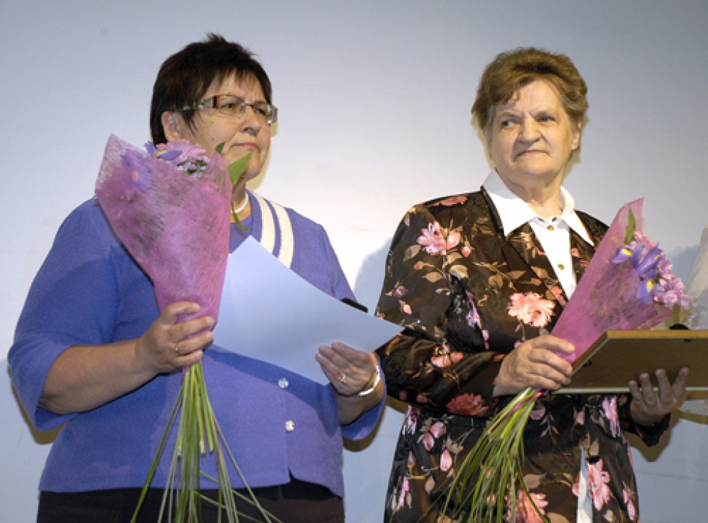 Baiba Tormane un Ārija Gaile saņēmušas «Trešā tēva dēla» balvu – apliecinājumu un pateicību par ieguldījumu bibliotēkai, kas veidojusi Latvijas nākotni gaišu, izcilu, gudru.
Autors: Ivars Bogdanovs