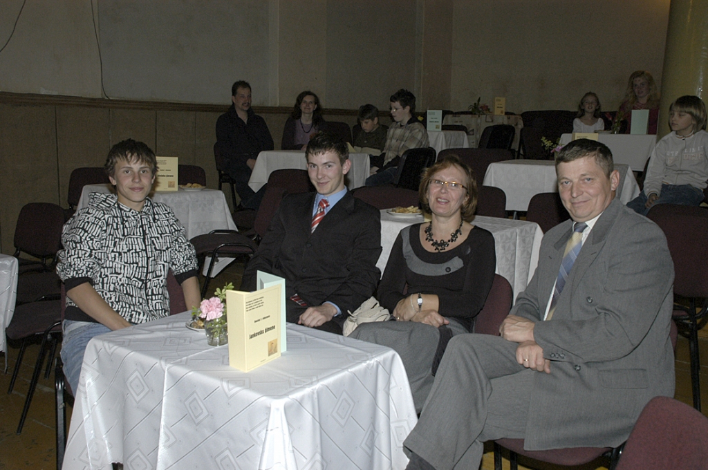 Agra un Jānis Ķēniņi atzīst, ka nekad viņiem nav nācies kaunēties par saviem trim dēliem, viņi sagādājuši tikai prieku. 
Autors: Ivars Bogdanovs