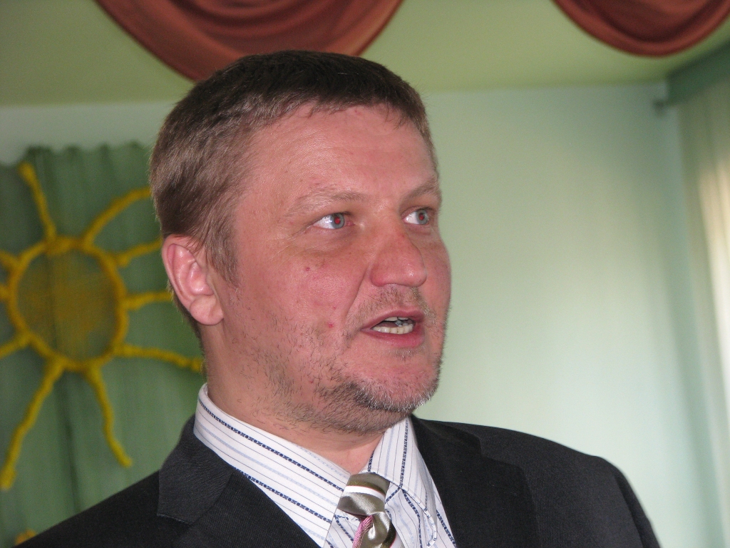 Savā bijušajā skolā viesojas  Īpašu uzdevumu ministra elektroniskās pārvaldes lietās sekretariāta vadītājs Viesturs Krievāns.
Autors: Vilnis Auzāns