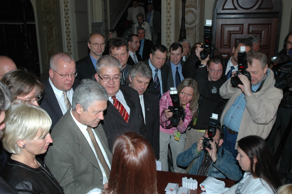 Saeimas deputāti iesaistās pretsmēķēšanas kampaņā.
Autors: Saeimas preses dienests