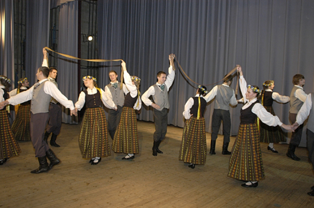 Tautas deju ansambļa «Jandāls» dejotāji mēģinājumā Ķīpsalā šodien būs no plkst. 9 līdz plkst. 22. 
Autors: Ivars Bogdanovs