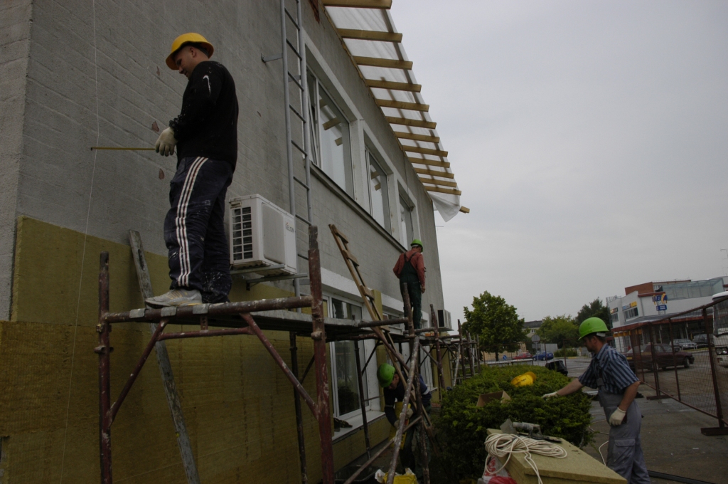 SIA «Vesta-ABM» strādnieki veic remontdarbus Bauskas autoostā.
Autors: Ivars Bogdanovs