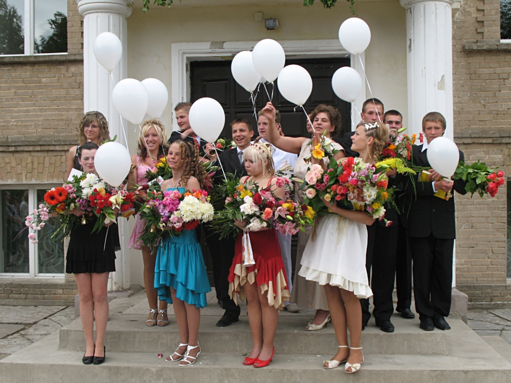 Pamatskolas pabeigta, klāt bezbēdīgā vasara. Jau rudenī Mežgaļu pamatskolas absolventi turpinās mācības vidusskolās, apgūs arodus. 
Autors: Vilnis Auzāns
