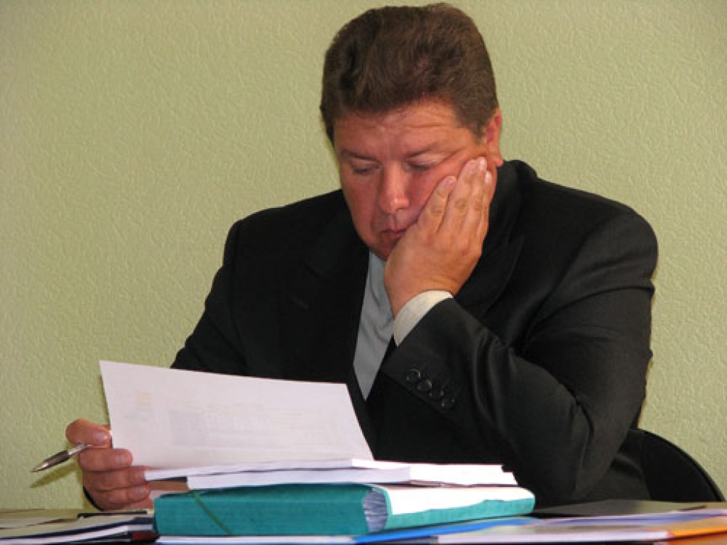 Bauskas Domes deputāts Ģirts Karpovičs norūpējies, kāpēc iedzīvotāji nav izrādījuši interesi un nav piedalījušies pilsētas teritorijas plānojuma grozījumu Nr. 2. sabiedriskajā apspriešanā. 
Autors: Vilnis Auzāns