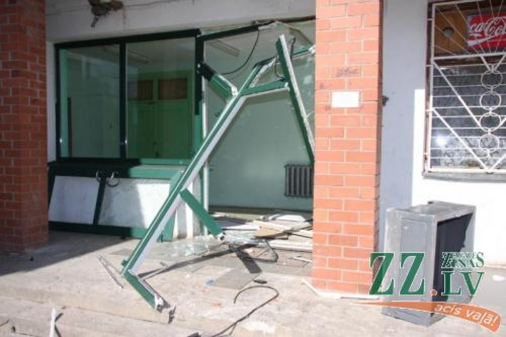 Garnadžu dēļ elejniekiem kādu laiku būs jāiztiek bez bankomāta, ko Hansabanka sola uzstādīt no jauna.
Autors: www.zz.lv