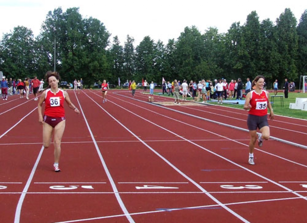 Māsas Ingūna Naika un Evija Šveca 1. augustā Ļubļanā izies uz starta 200 metru skrējienā.
Autors: no «Bauskas Dzīves» arhīva