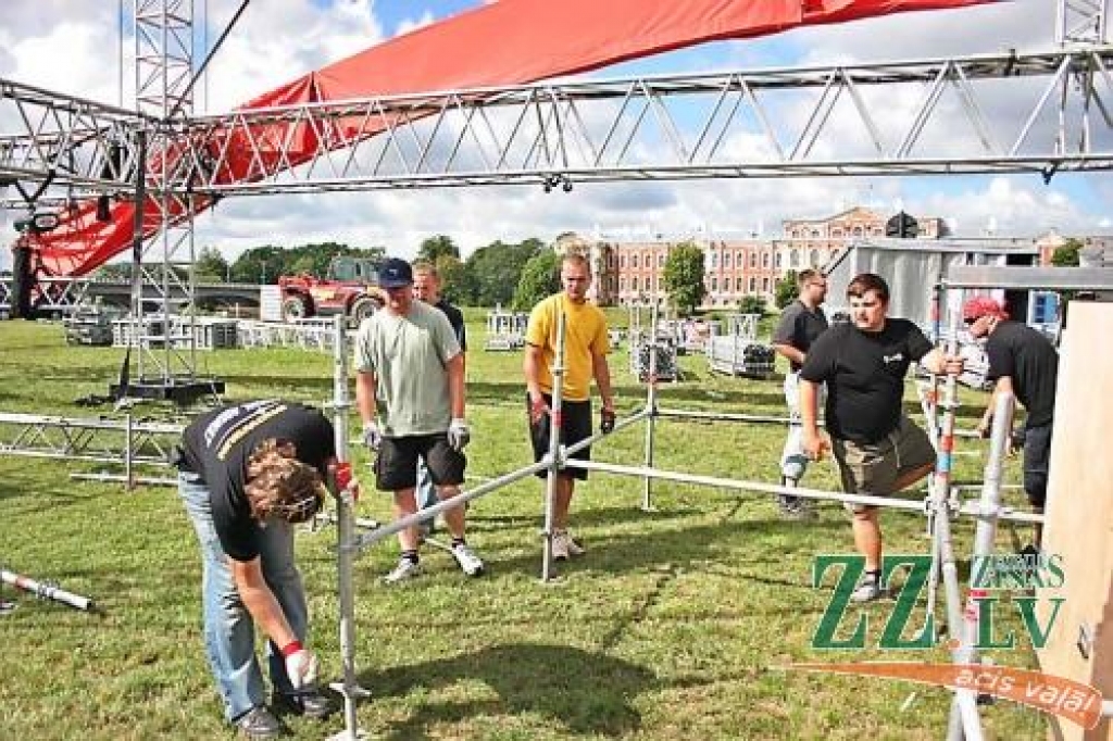 Notiek gatavošanās «Prāta Vētras» turnejas «Tur kaut kam ir jābūt» atklāšanas koncertam.
Autors: Agris Samcovs, www.zz.lv