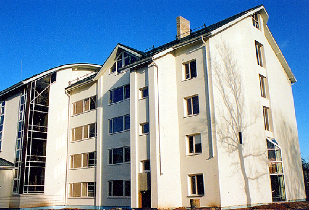 Šovasar ekspluatācijā nodotajā daudzfunkcionālajā izglītības centrā Dārza ielā 9 saimniekos Bauskas 2. vidusskola. 
Autors: No «Bauskas Dzīves» arhīva.