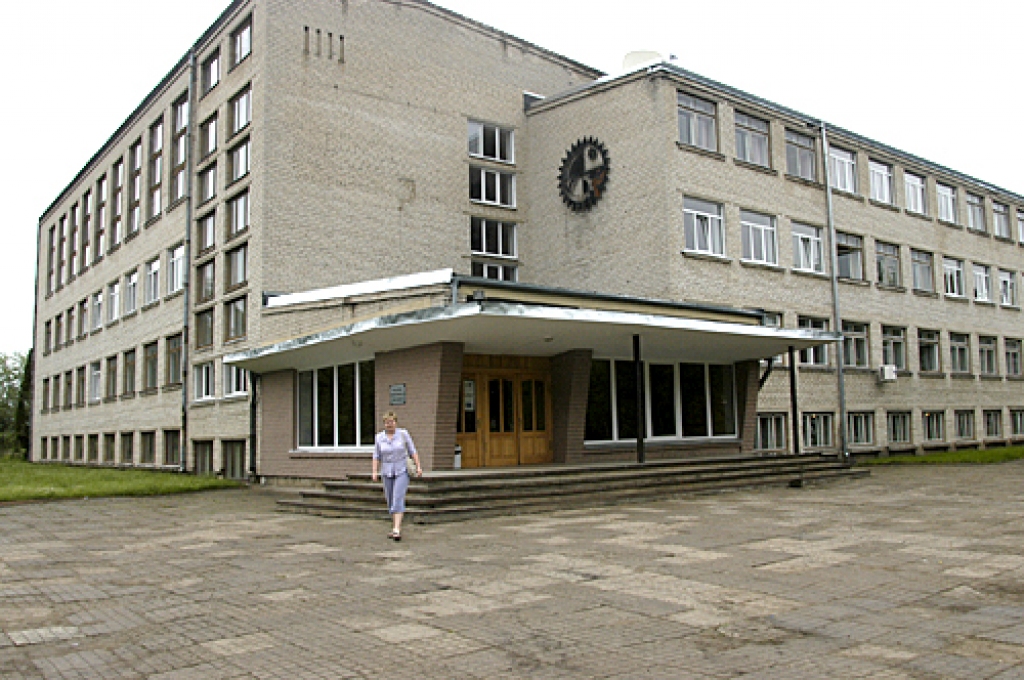 Saulaines profesionālās vidusskolas simtgades sarīkojums šodien pulcinās daudz bijušo absolventu. 
Autors: No «Bauskas Dzīves» arhīva.