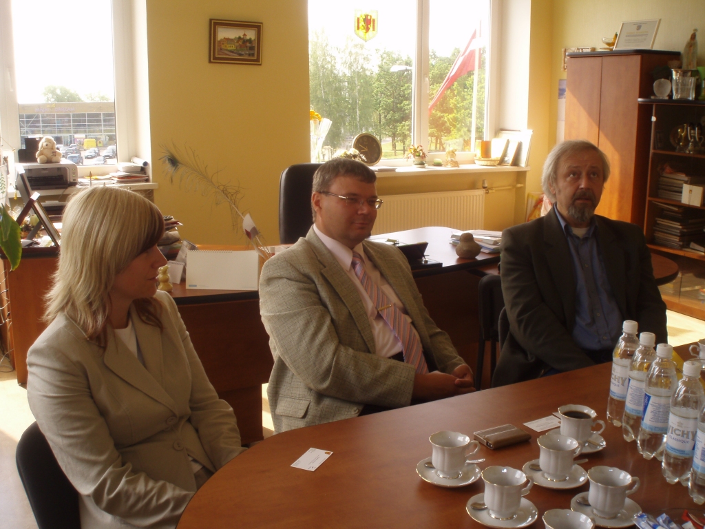 Domē bija ieradušies Klaipēdas pilsētas ekonomikas un stratēģijas departamenta direktors Ričards Žulcs un investīciju un stratēģijas nodaļas vadītāja Elona Jurkevičiene.
Autors: Vivita Kuzmenko