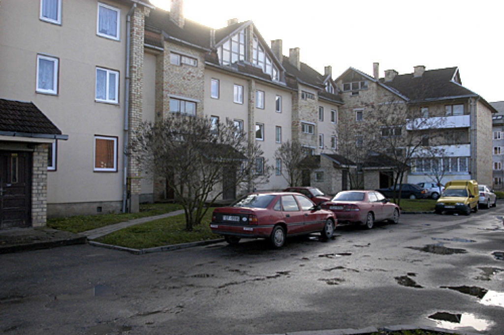 Salātu ielas 8. nama iedzīvotāji nolēmuši veikt ēkas renovāciju.
Autors: No «Bauskas Dzīves» arhīva.